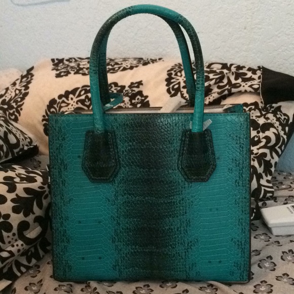 Michael Kors messenger purse - Picture 2 of 5